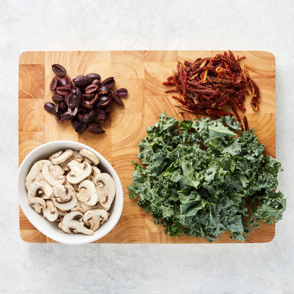 Basil Pesto Fettuccine with Sundried Tomatoes and Olives