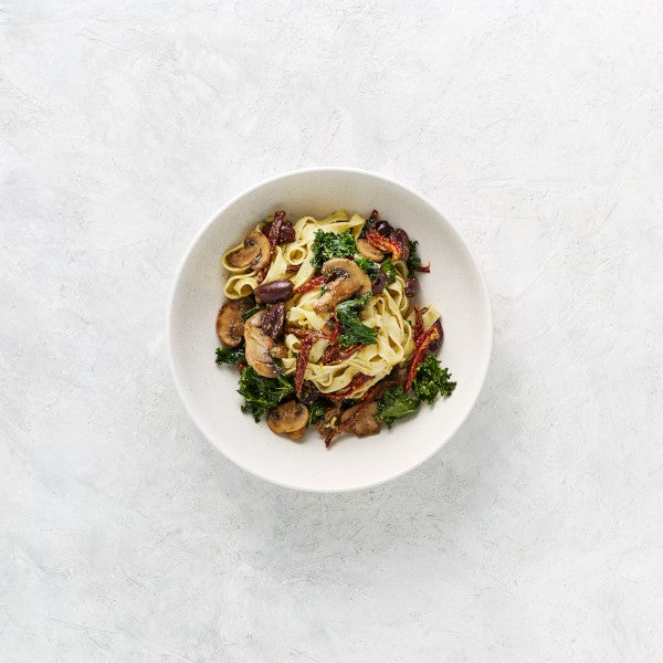 Basil Pesto Fettuccine with Sundried Tomatoes and Olives