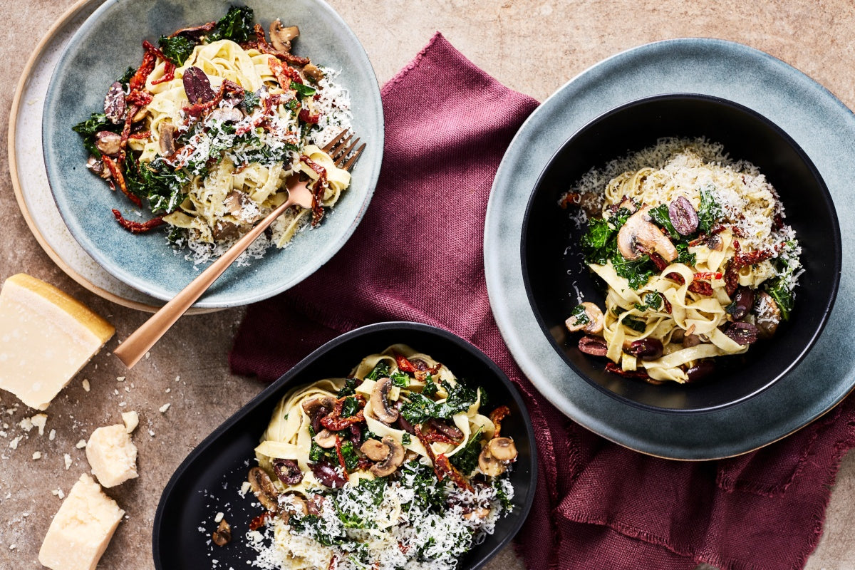 Basil Pesto Fettuccine with Sundried Tomatoes and Olives