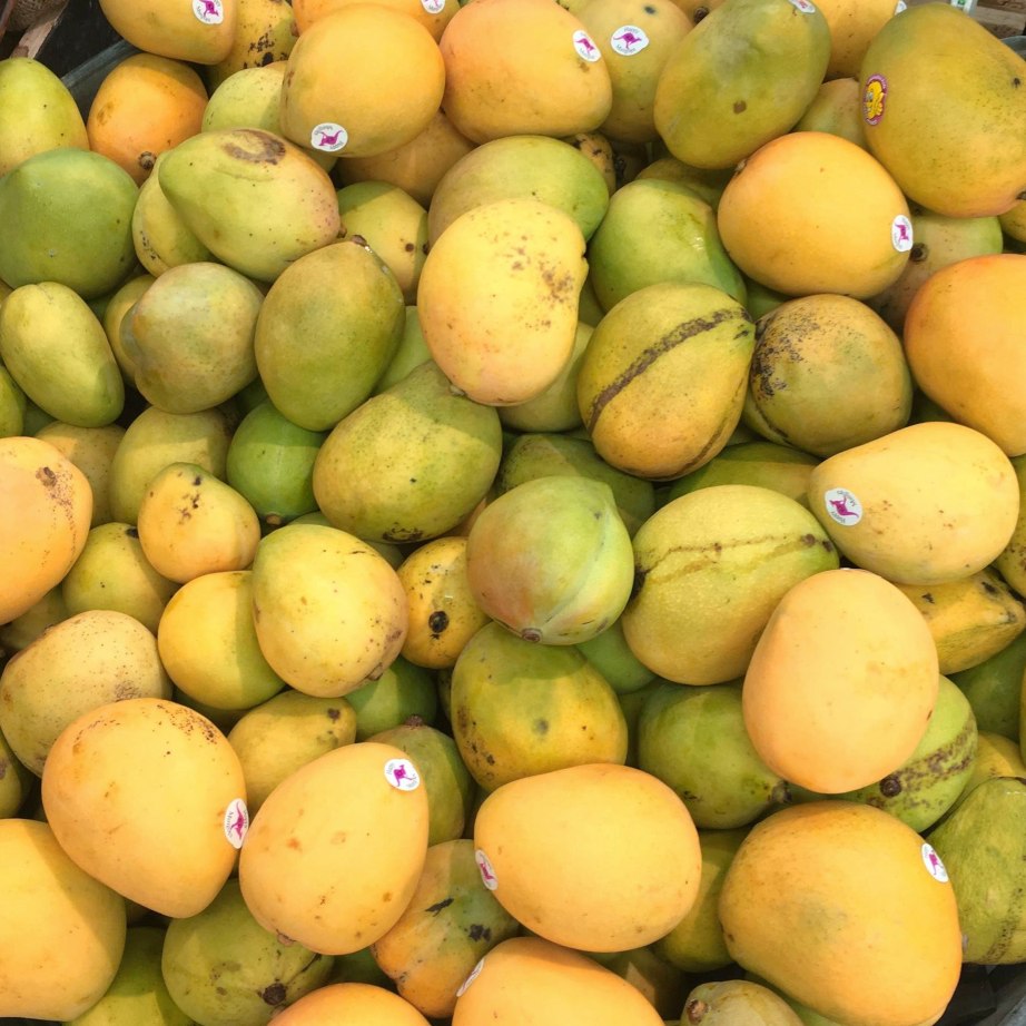 Harris Farm Imperfect Pick Mangoes