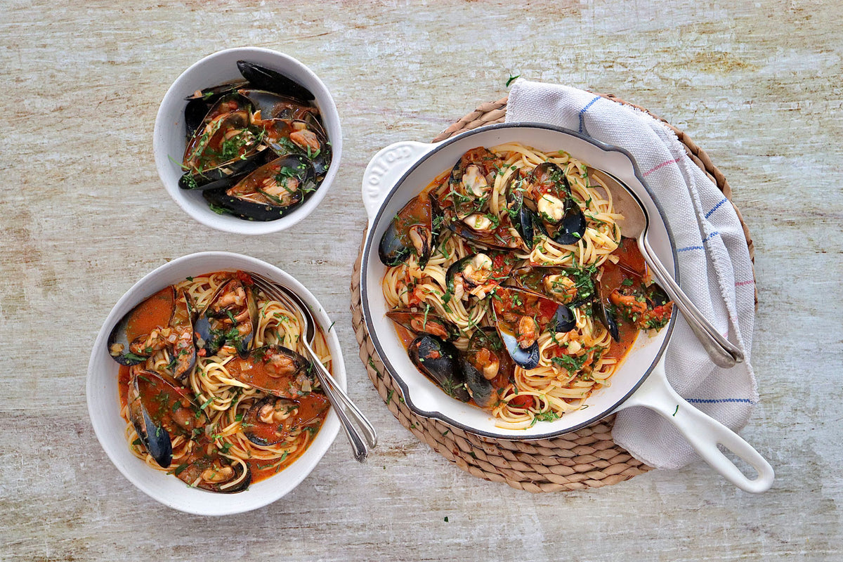 Garlic and Tomato Mussel Linguine | Harris Farm Online