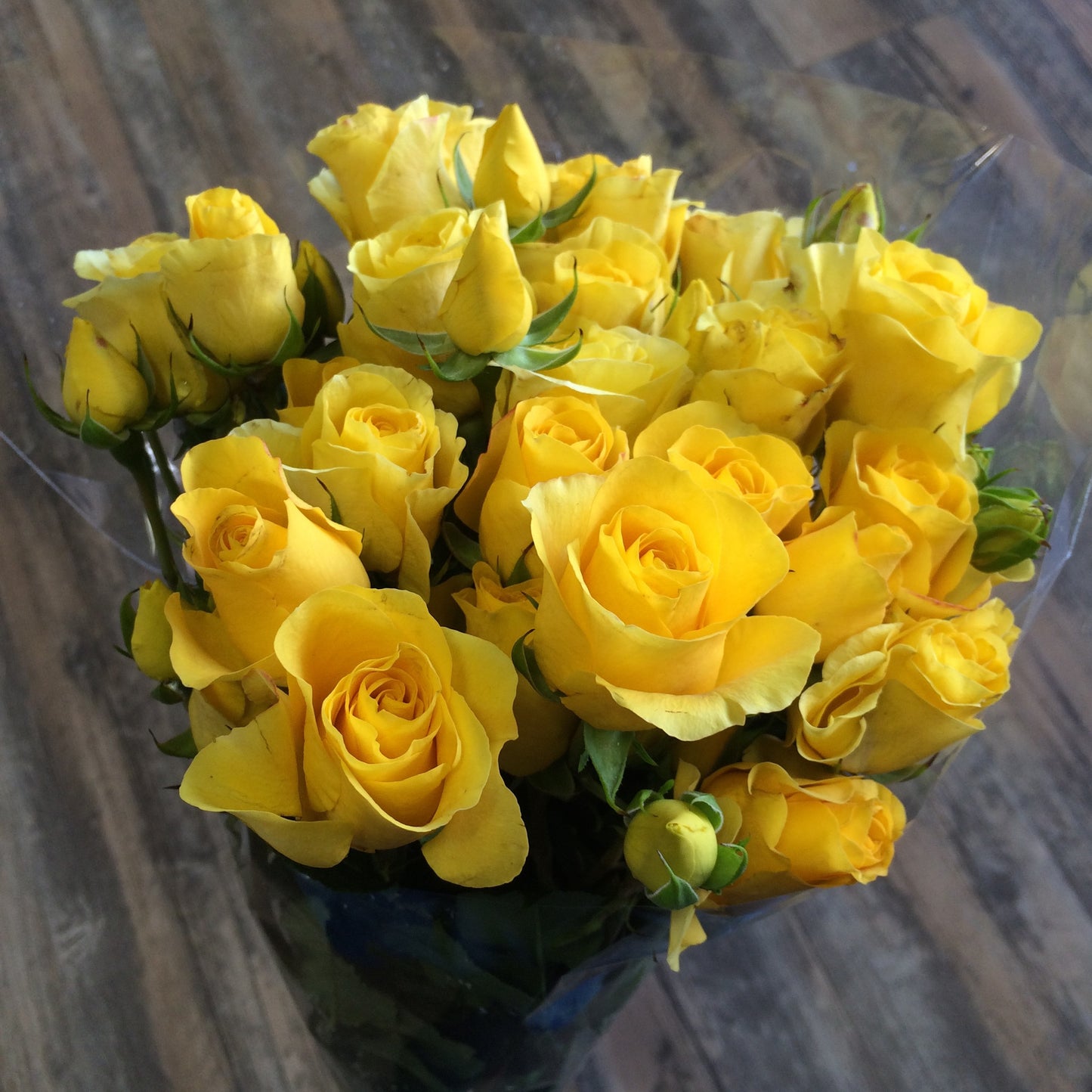 Flowers Roses Medium Premium (bunch) , Flowers - HFM, Harris Farm Markets
