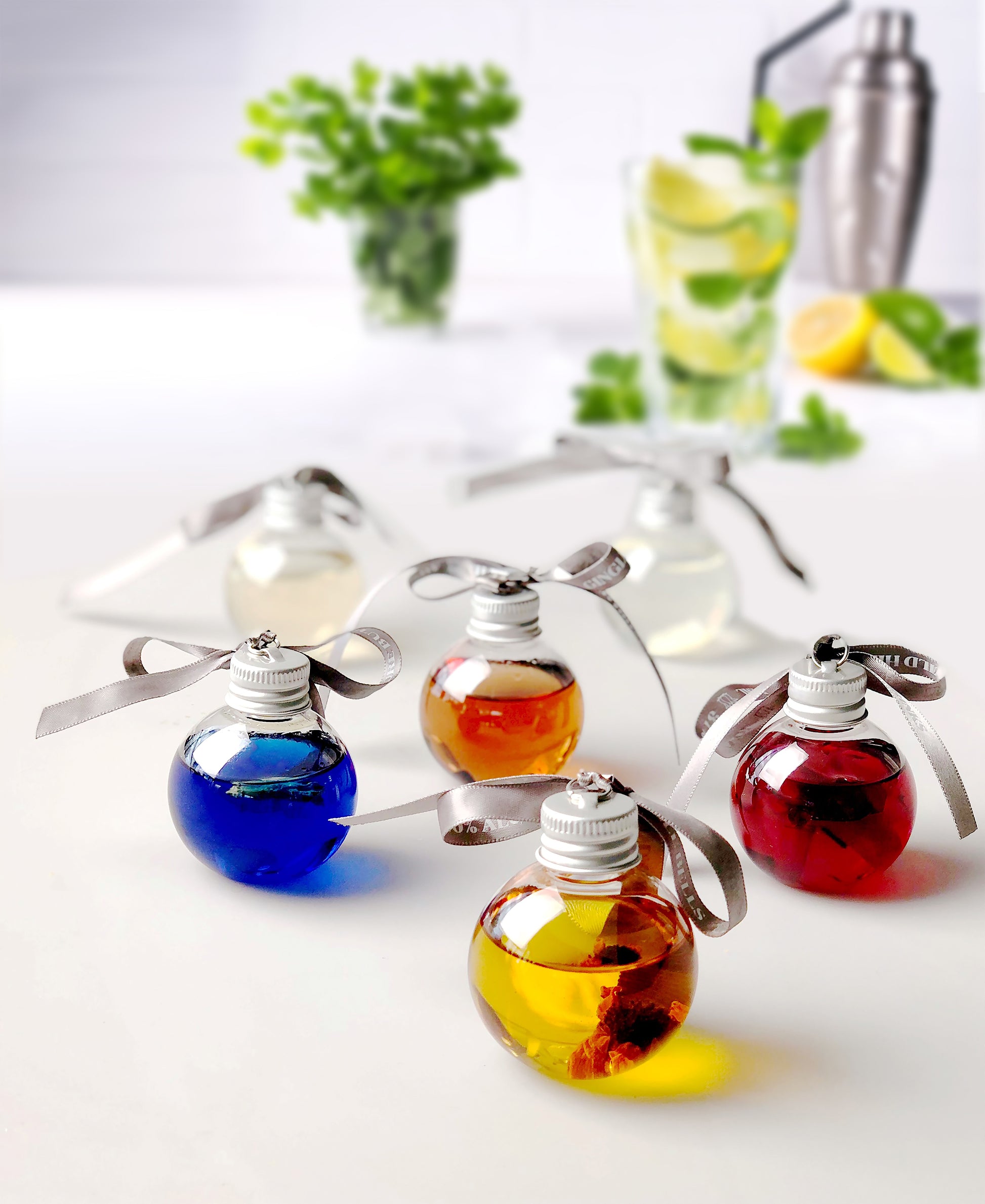 Wild Hibiscus Flower Co. Gingle Bells Gin Baubles Box | Harris Farm Online